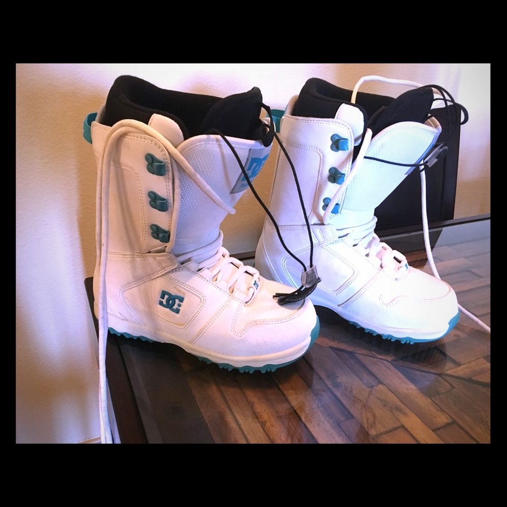 DC Snowboarding boots women’s size 7